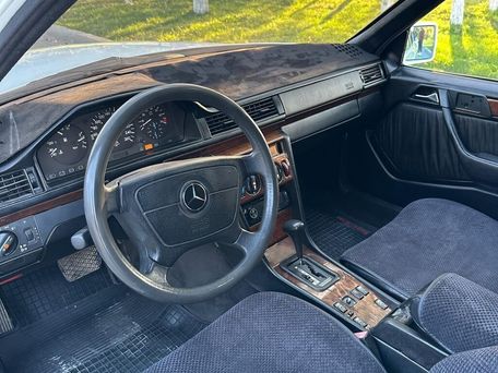 Mercedes-Benz E-Класс, 1993 — 照片 14