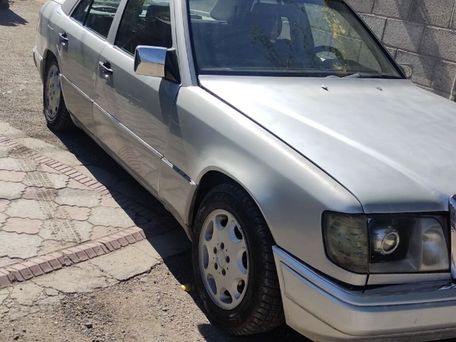 Mercedes-Benz W124, 1990