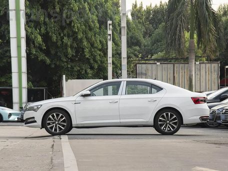 Skoda Superb, 2026 — 照片 3