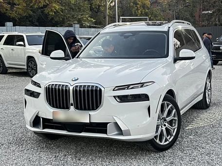 BMW X7, 2023 — photo 2