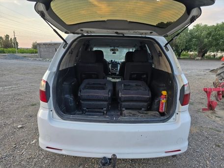 Toyota Avensis Verso, 2004 — photo 4