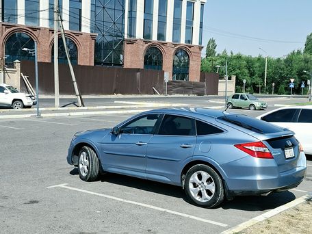 Honda Crosstour, 2010 — фото 2