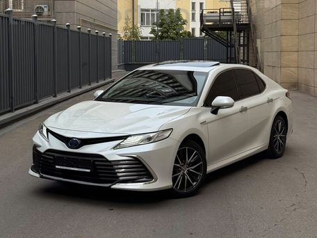 Toyota Camry, 2023 — фото 2