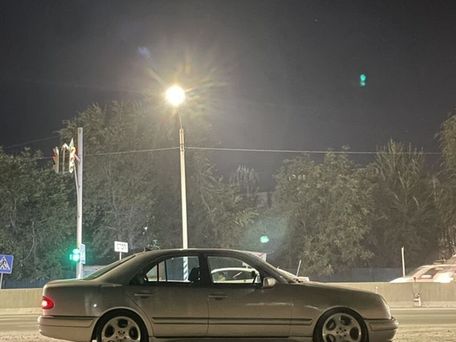 Mercedes-Benz E-Класс, 1998 — 照片 1