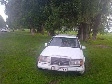 Mercedes-Benz W124, 1990