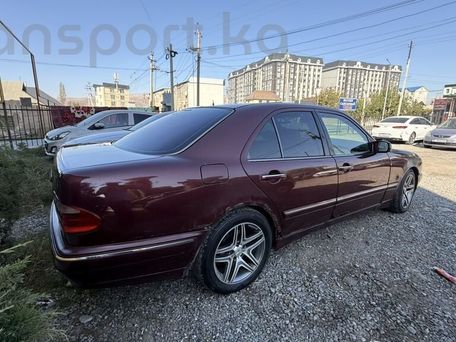 Mercedes-Benz E-Класс, 2001 — 照片 2