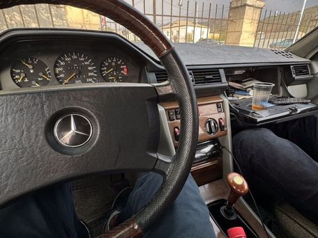 Mercedes-Benz W124, 1988 — сүрөт 6