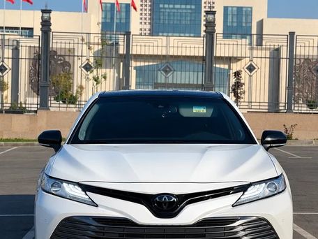 Toyota Camry, 2018 — photo 1