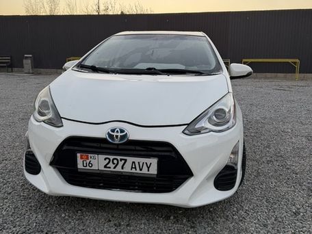 Toyota Prius c, 2016 — photo 2