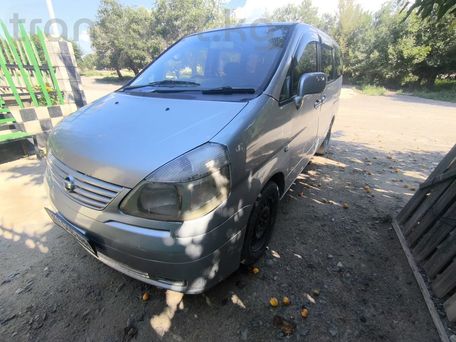 Nissan Serena, 2000 — 照片 2
