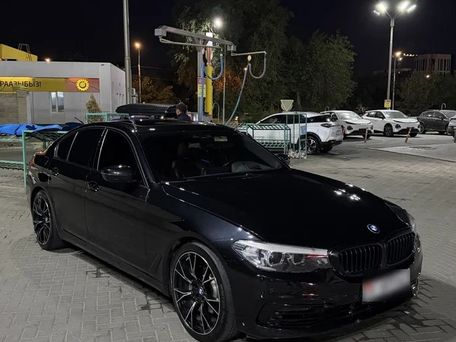 BMW 5 серии, 2019 — 照片 2