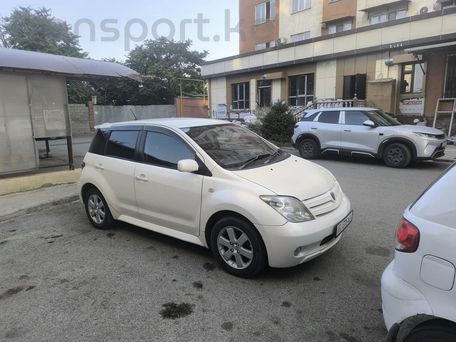 Toyota Ist, 2002