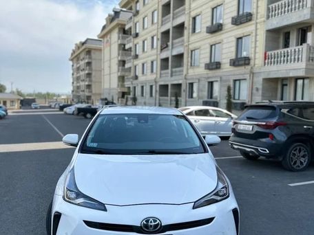 Toyota Prius, 2021 — фото 1