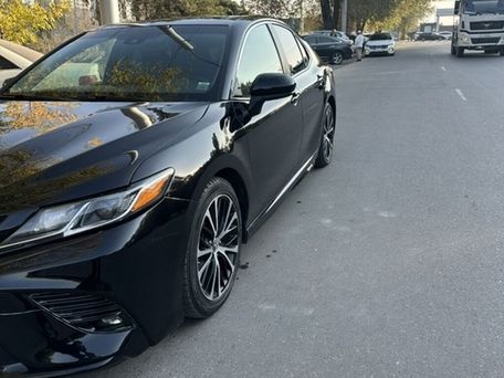 Toyota Camry, 2018 — 照片 2