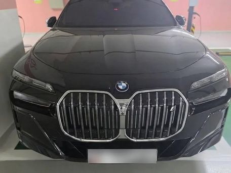 BMW i7, 2023 — фото 1