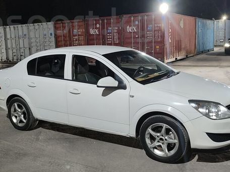 Opel Astra, 2011 — photo 1