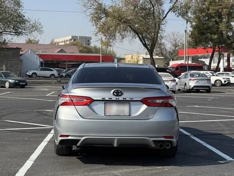 Toyota Camry, 2018 — 照片 6
