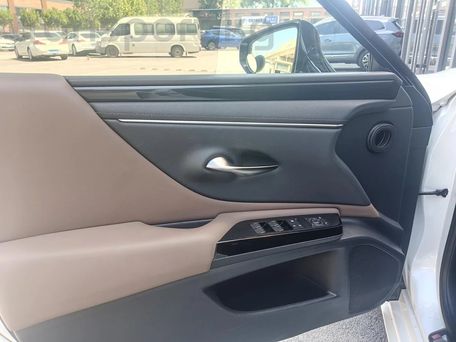 Lexus ES, 2022 — photo 15