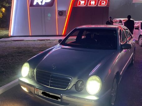 Mercedes-Benz E-Класс, 2000 — 照片 1