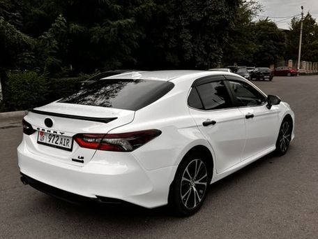 Toyota Camry, 2022 — фото 4