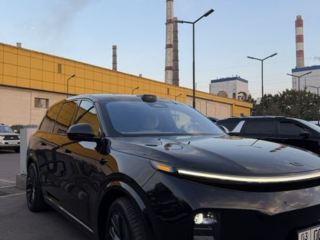 Li Auto (Lixiang) L9, 2023 — 照片 2