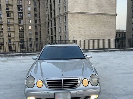 Mercedes-Benz E-Класс, 2001 — 照片 2