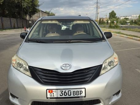 Toyota Sienna, 2010