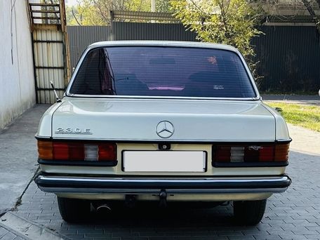 Mercedes-Benz E-Class, 1981 — photo 5