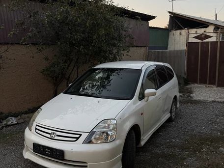 Honda Stream, 2001 — 照片 1