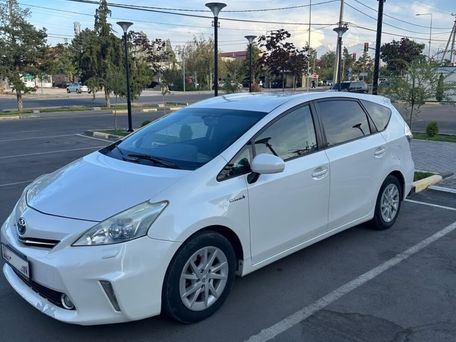 Toyota Prius v (+), 2011