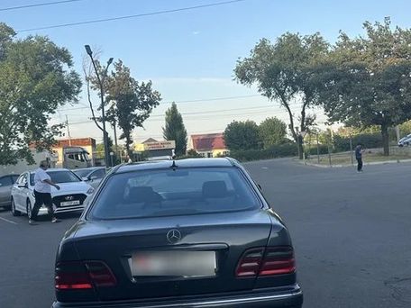 Mercedes-Benz E-Class, 2000 — photo 9