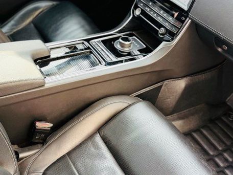 Jaguar XE, 2018 — фото 6