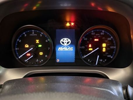 Toyota RAV4, 2018 — 照片 11
