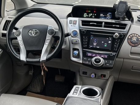 Toyota Prius v (+), 2016 — фото 13