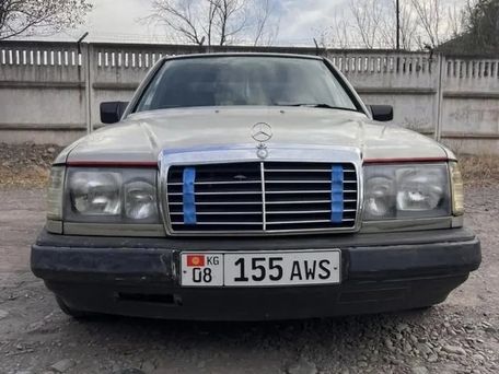 Mercedes-Benz W124, 1988 — фото 1