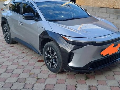 Toyota bZ4X, 2024 — 照片 2