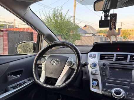 Toyota Prius v (+), 2013 — сүрөт 2
