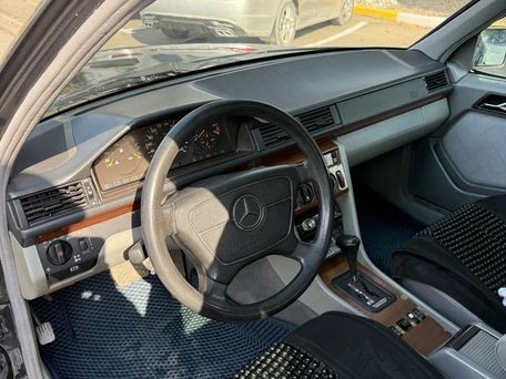 Mercedes-Benz E-Class, 1994 — photo 9