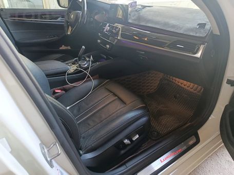 BMW 5 серии, 2018 — 照片 2
