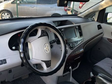 Toyota Sienna, 2011 — 照片 10