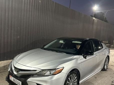 Toyota Camry, 2018 — 照片 2