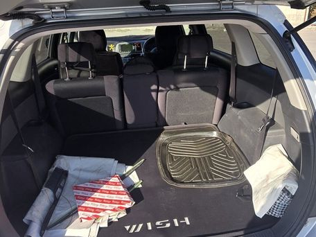 Toyota Wish, 2003 — photo 1