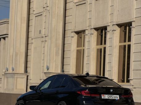 BMW 5 серии, 2018 — 照片 3