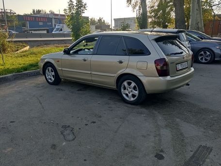Mazda 323, 2002 — 照片 3