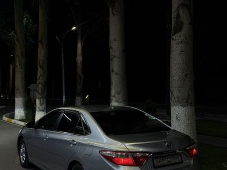 Toyota Camry, 2017 — 照片 2