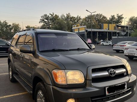 Toyota Sequoia, 2005 — photo 1