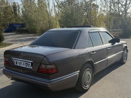 Mercedes-Benz W124, 1994 — photo 2