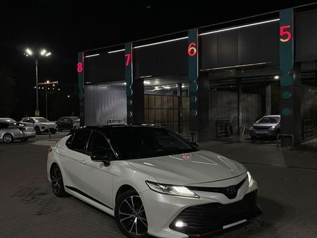 Toyota Camry, 2020 — фото 1