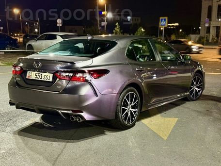 Toyota Camry, 2021 — 照片 2