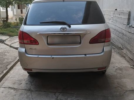 Toyota Avensis Verso, 2002 — photo 4